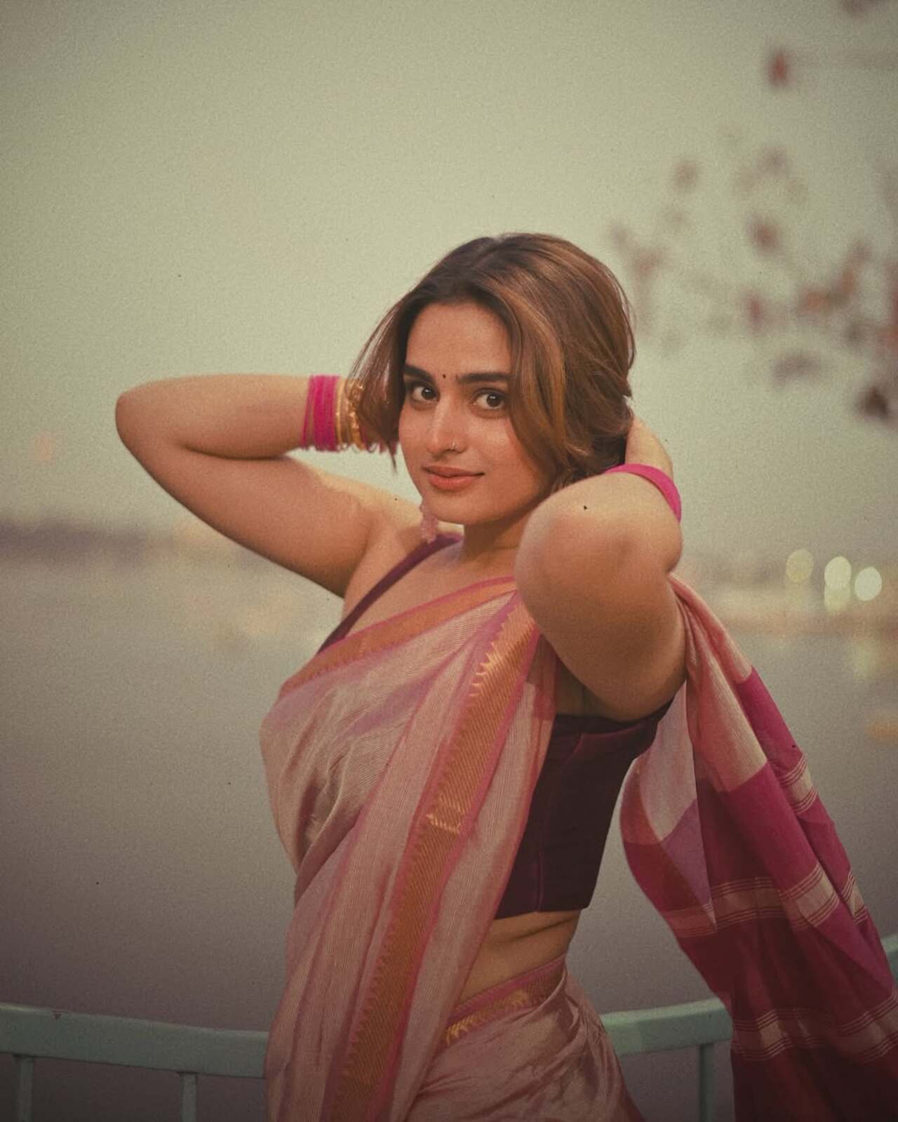 All things glowing, a beautiful saree for the gorgeous Ayesha